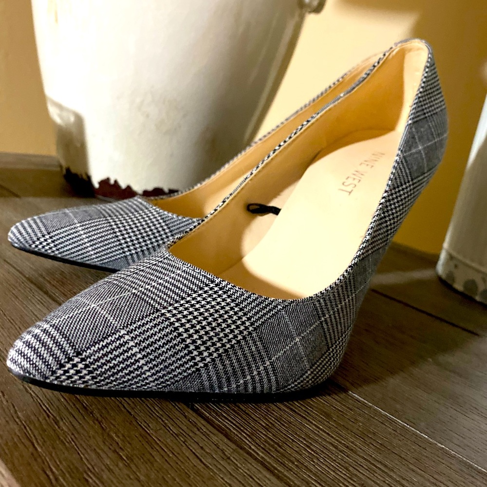 Nine West black/white pumps